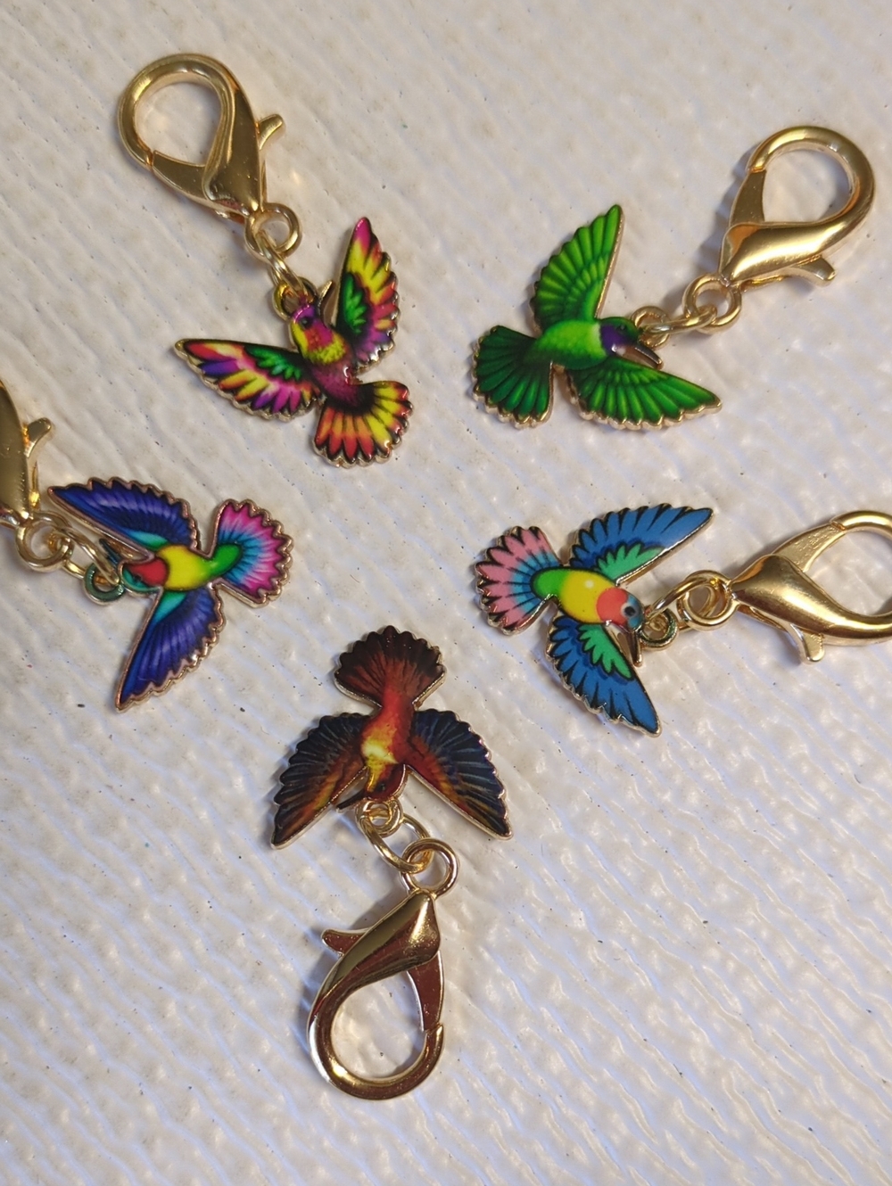❤️3/$10❤️Q77 Colorful Enamel Hummingbird Charms for Keys or Bags